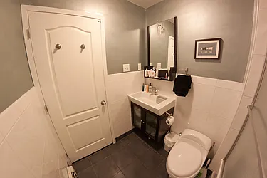 Rented by Cezanne Outlet LLC