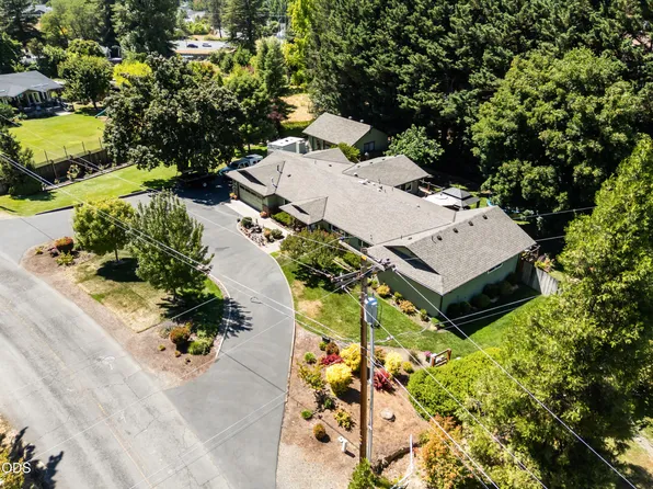 686 Towne St, Grants Pass, OR 97527