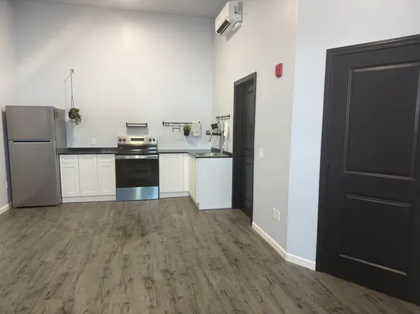 178 Lyman St #178, Holyoke, MA 01040