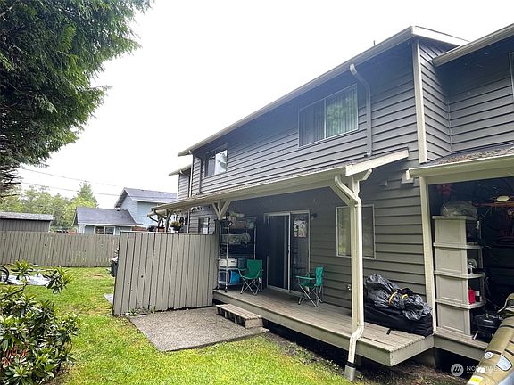 4th image of 15618 Admiralty Way