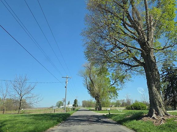 4th image of 18725 Linden Rd