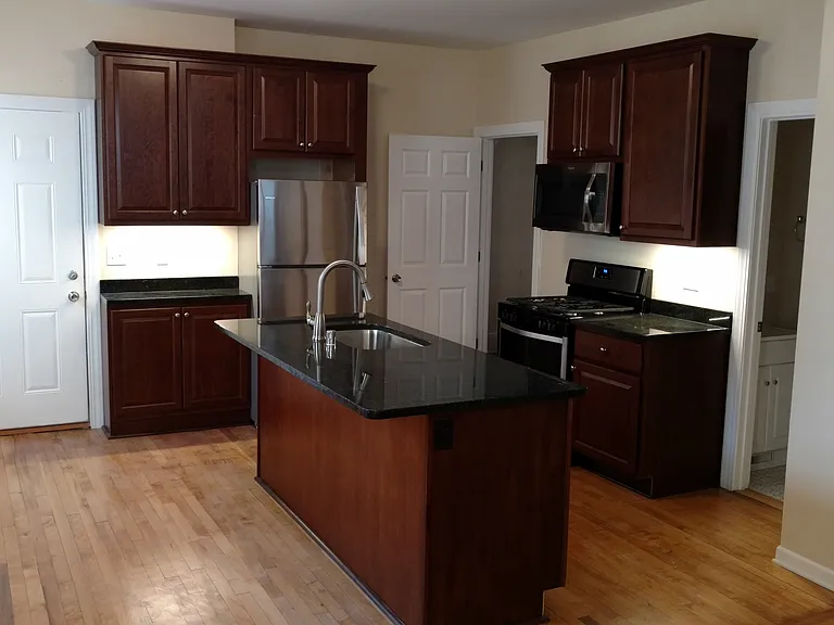 2629 N Fratney St #LOWER — Photo 1