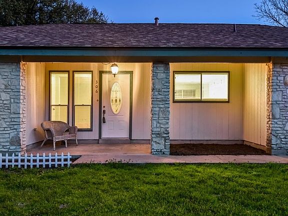 5th image of 306 Golden Oaks Dr