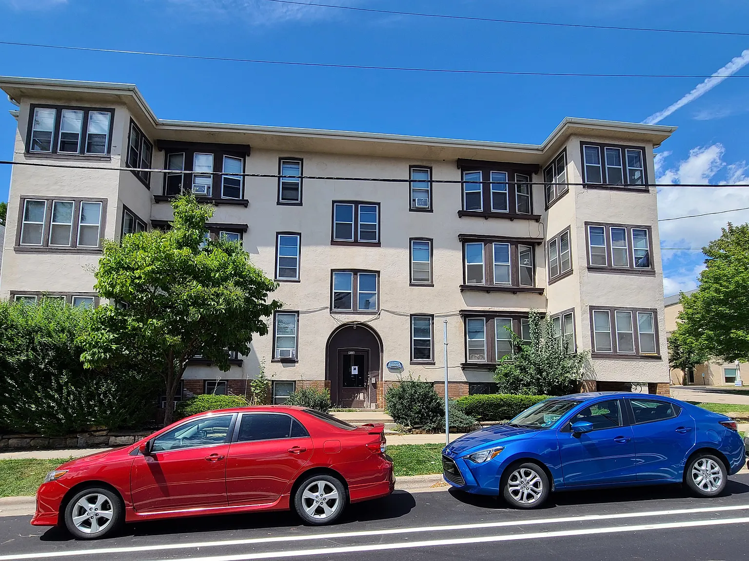 3 bed, 1100 sqft, $1,750 — Photo 1