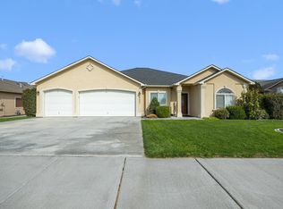 8402 W Bruneau Ave, Kennewick, WA 99336