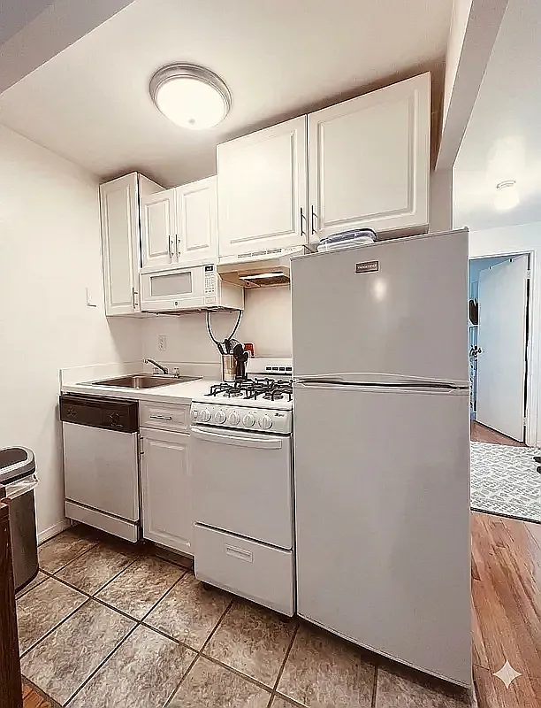 1425 York Avenue — Photo 2