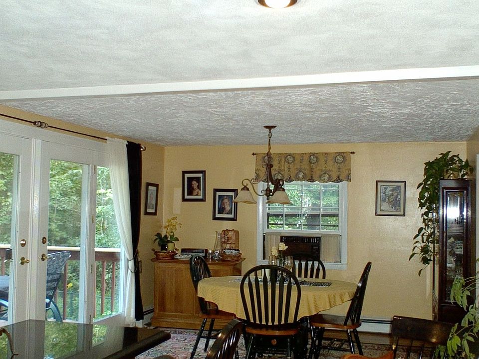 Open & sunny dining room!