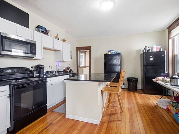 4th image of 2328 Stratford Ave