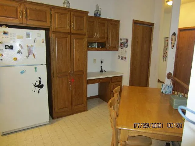 Spacious, Clean and Well Maintained 3 Bedroom Town Home in Great Loc — Photo 3