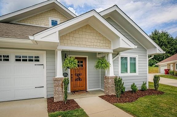 3rd image of 338 Princeton Gdns