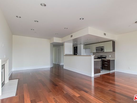 4th image of 147 N Berendo St #Penthouse 2