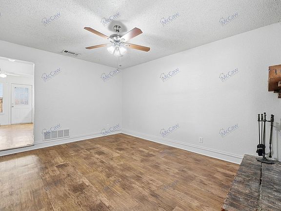 5th image of 800 Bluebonnet Dr APT C