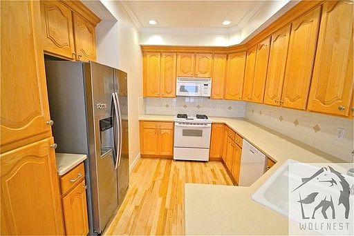 3rd image of 375 E 9th Ave