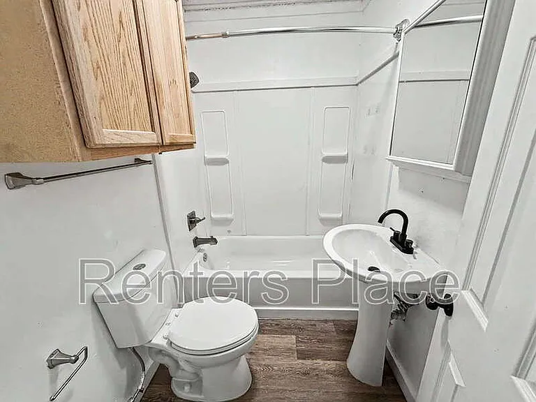 908 W 6th St — Photo 7