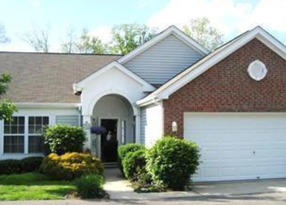 210 Elmwood Dr