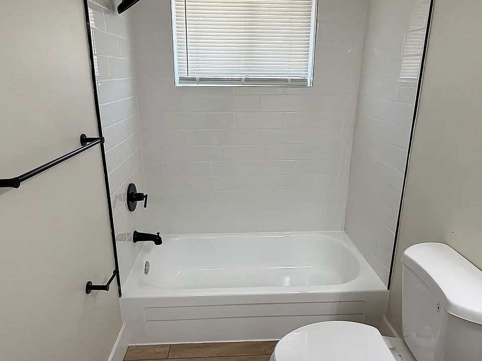 1st image of 4578 E 131st St #6