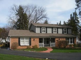 373 Havenwood Ct, Libertyville, IL 60048