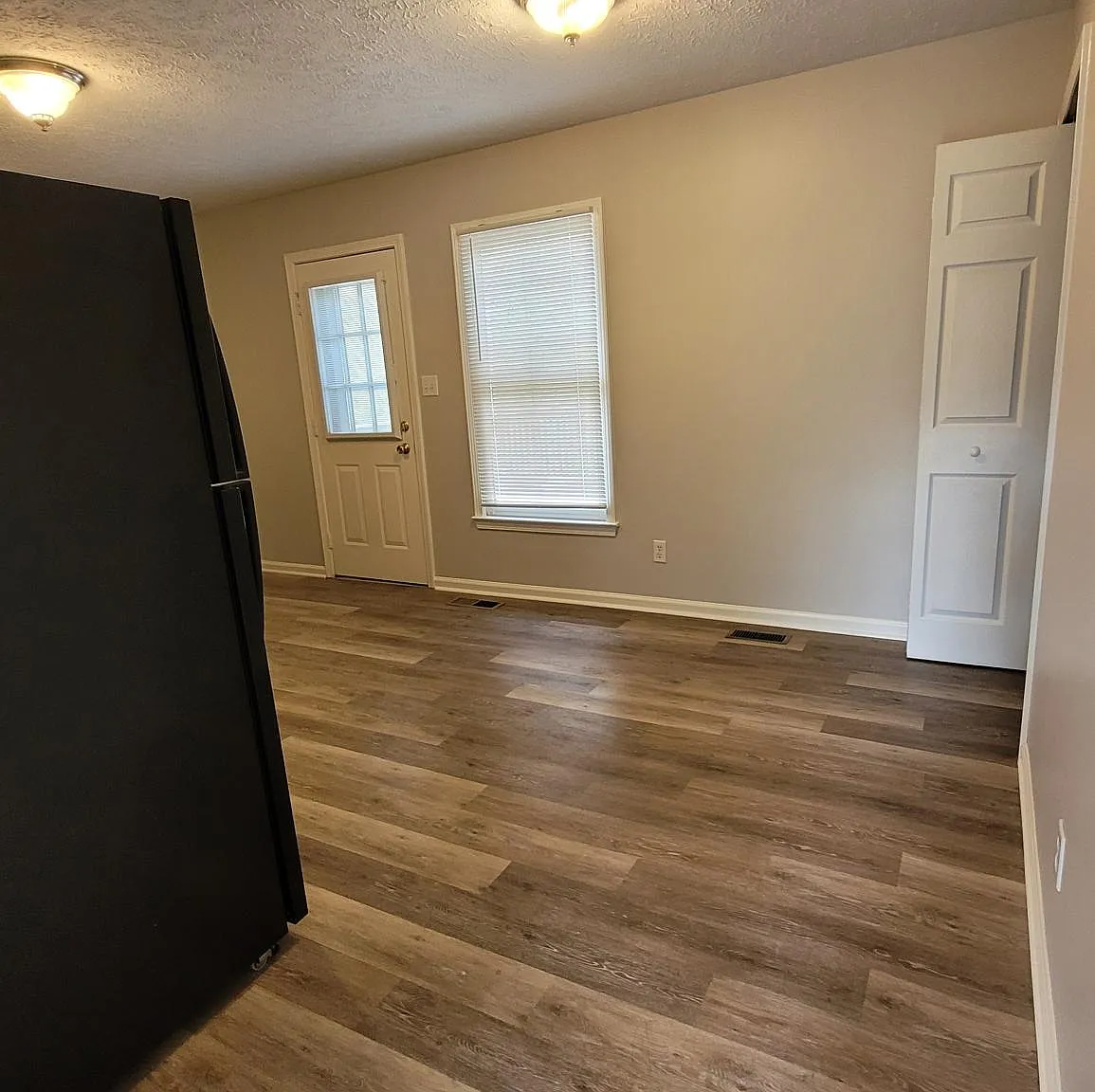 3 bed, 1025 sqft, $1,450 — Photo 4