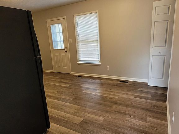 5th image of 234 Stuart Ave