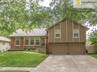 2305 NE 73rd St, Gladstone, MO 64118