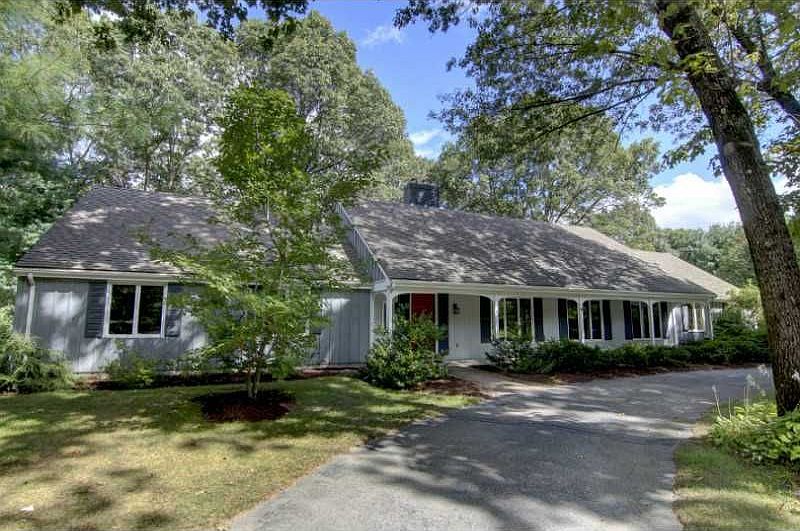 1st image of 6 Woodcrest Dr