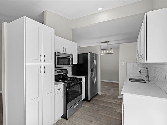 3rd image of 250 Countryside Dr