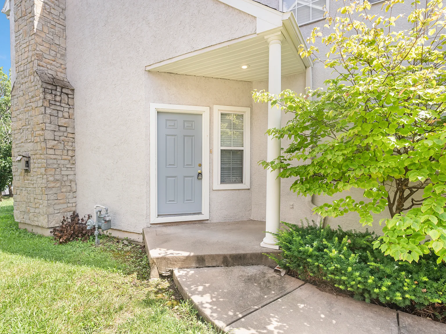 3 bed, 2.5 bath, 1750 sqft, $2,500 — Photo 2
