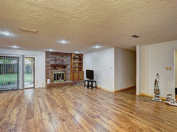 5th image of 3105 NE Kingsbriar Dr