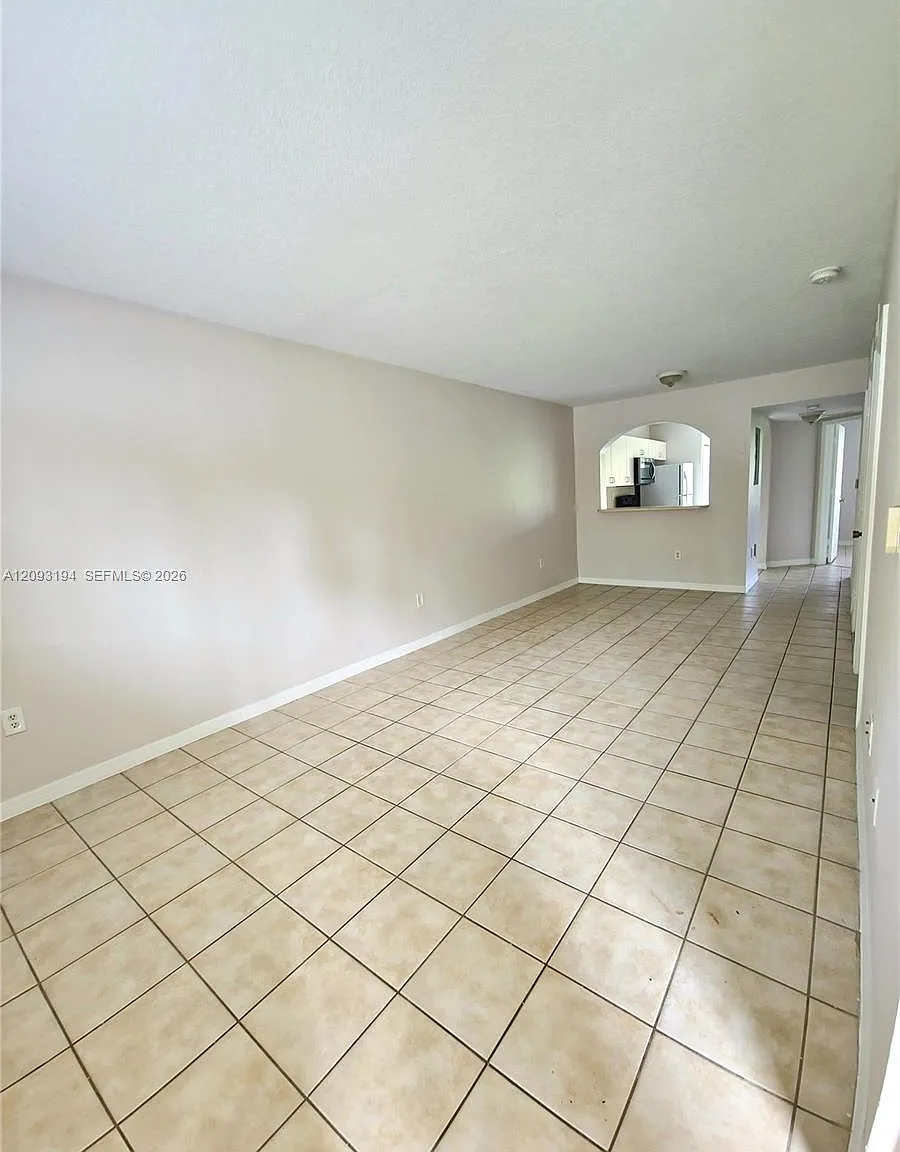 3398 NE 9th Dr — Photo 2