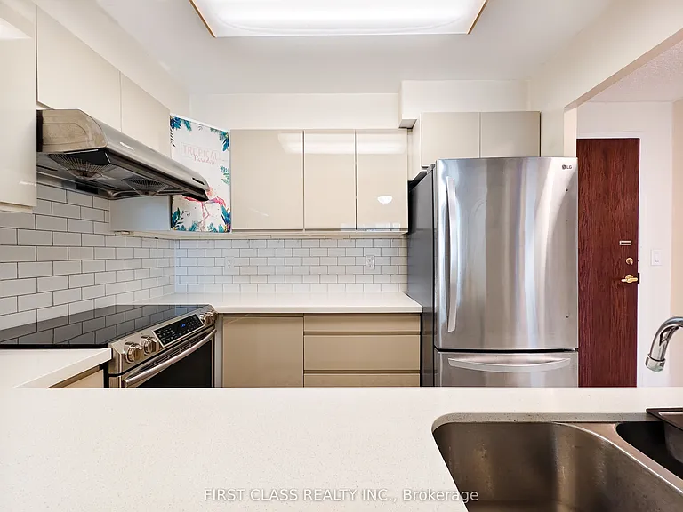 8 Pemberton Ave #606 — Photo 6