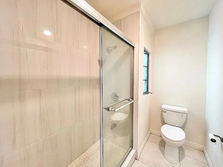 1825 E Broadway #2 — Photo 24