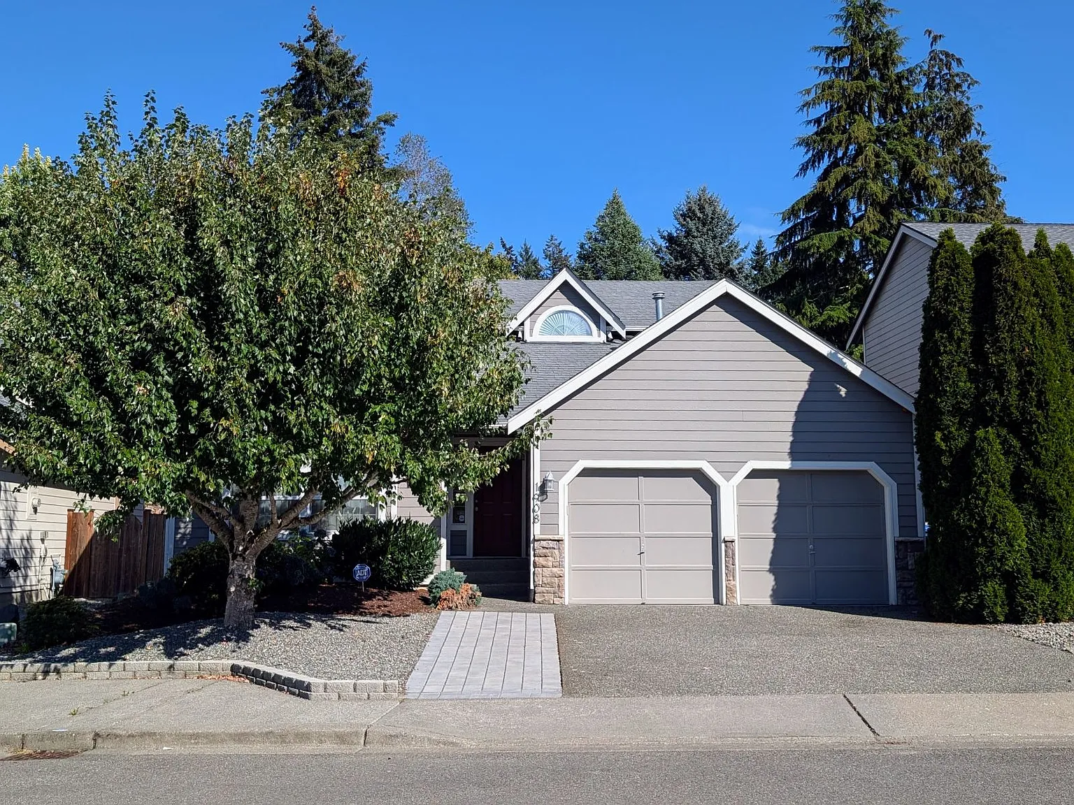 4 bed, 2.5 bath, 1831 sqft, $3,500 — Photo 1