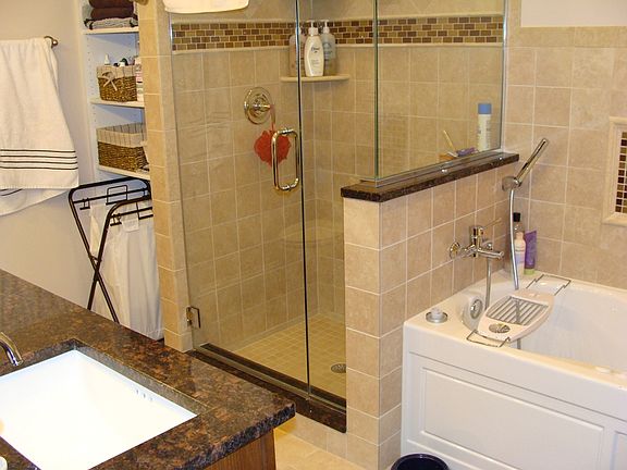 2nd image of 7733 N Marshfield Ave APT 1