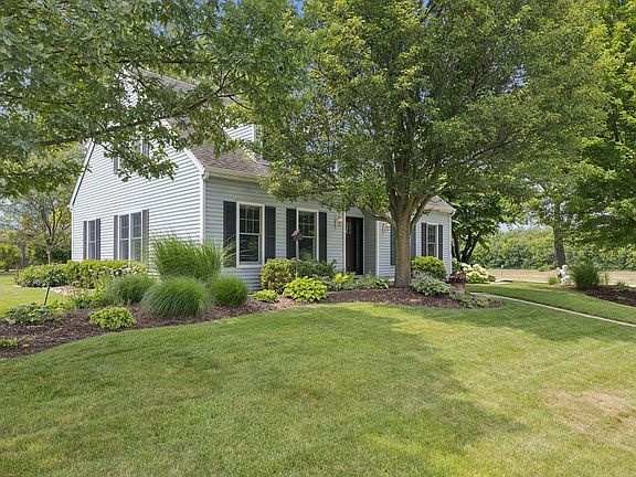 3rd image of 102 Azalea Rd