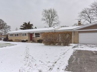 2701 Fontana Dr, Glenview, IL 60025