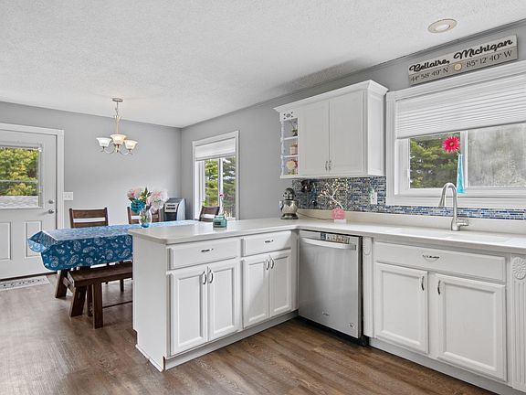 5th image of 4700 Clam Lake Dr