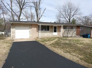 10230 Green Valley Dr, Saint Louis, MO 63136