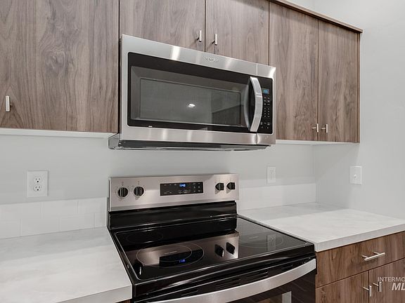 5th image of 1576 Long Pond St