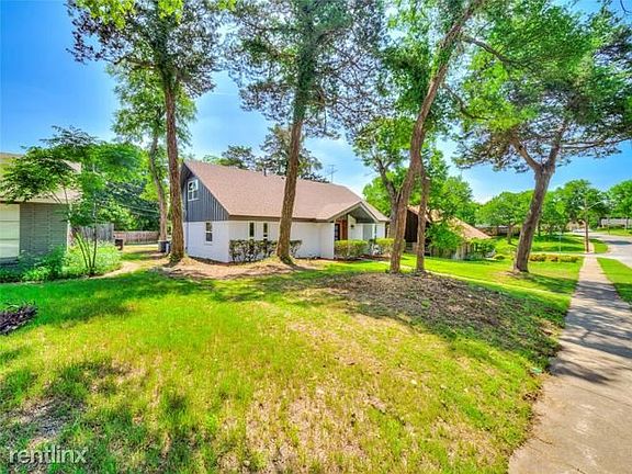 3rd image of 4028R Treeline Dr