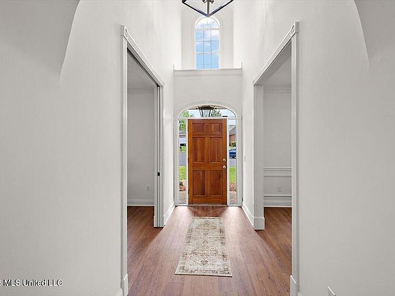 5th image of 303 Apple Blossom Ct