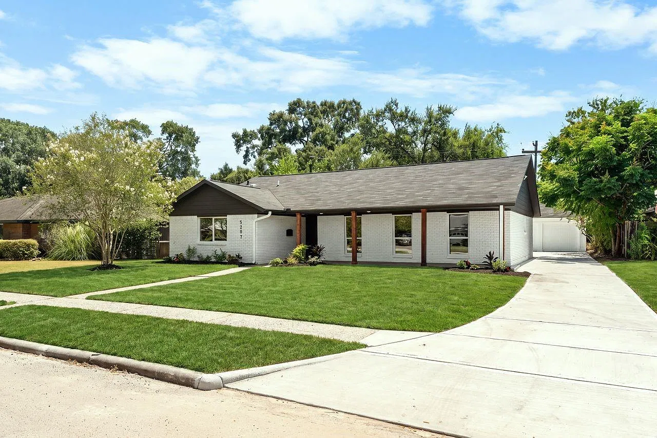 3 bed, 2.0 bath, 1818 sqft, $3,490 — Photo 2