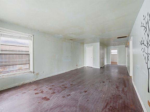 5th image of 129 49th Ave