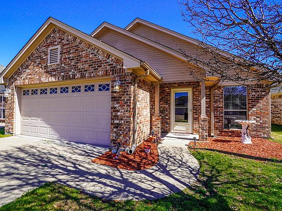 3rd image of 1011 Hayden Ct