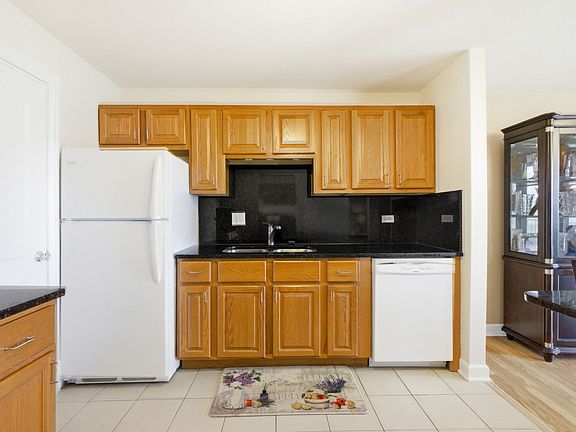 3rd image of 551 Cumberland Trl #C
