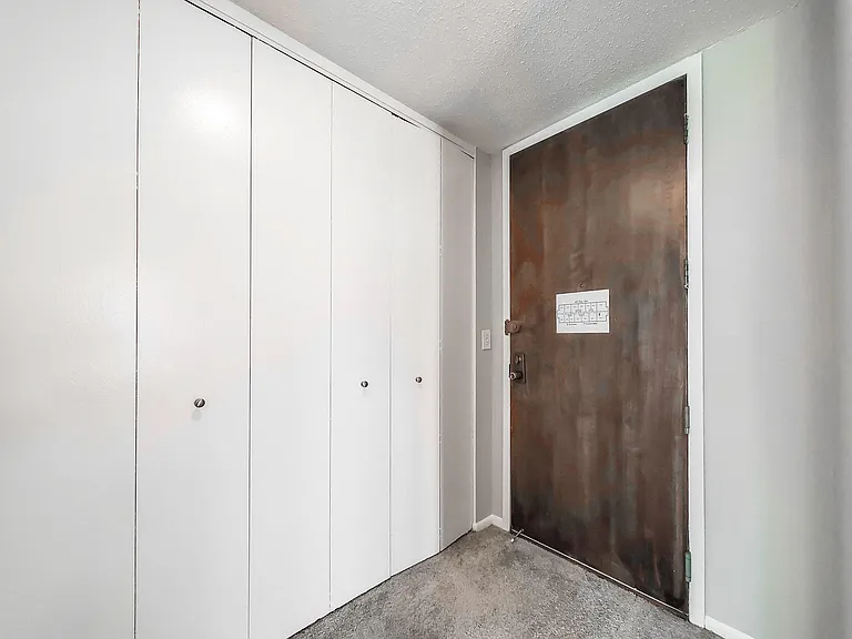 65 East Scott — Photo 22