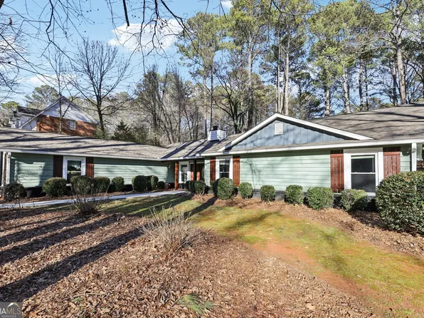 3805 Hunting Ridge Dr SW, Lilburn, GA 30047