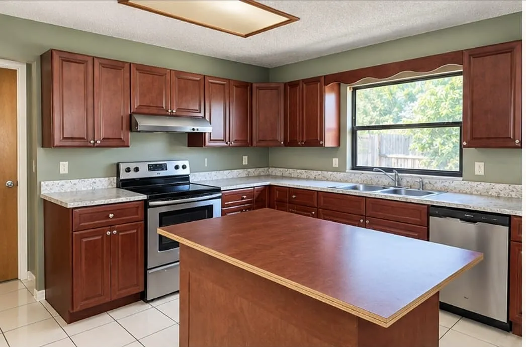 2 bed, 1085 sqft, $1,449 — Photo 4