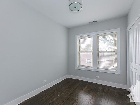 4th image of 3912 N Janssen Ave #3S