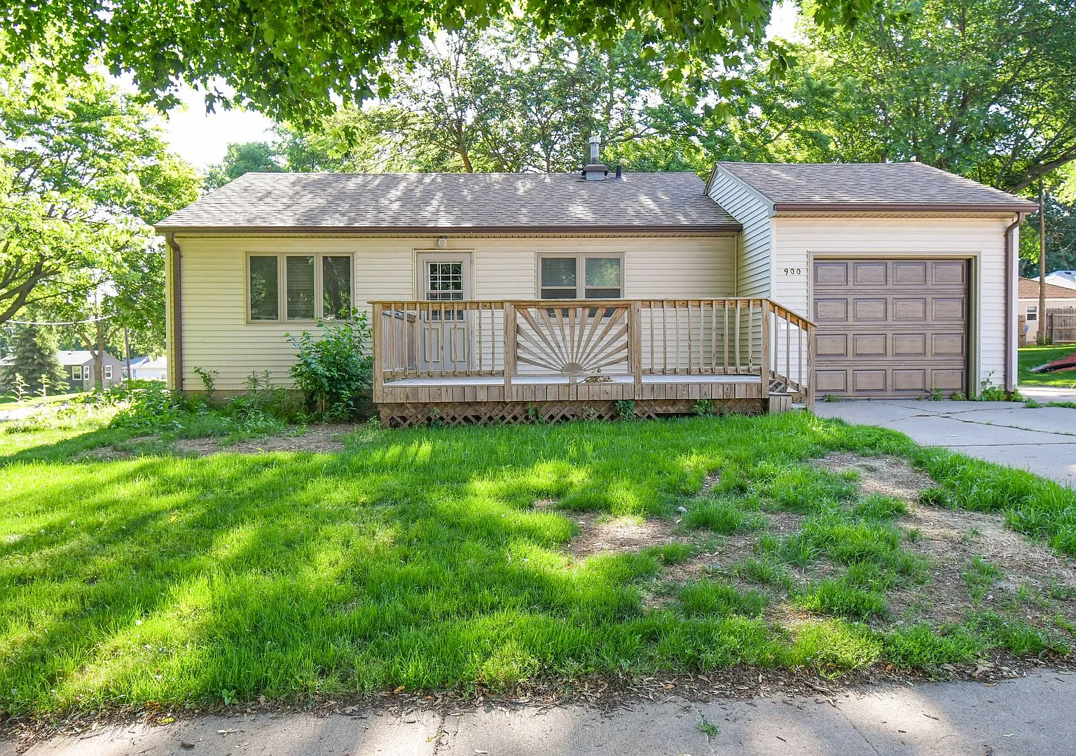 Charming 3-Bedroom Single Family Home Pet Friendly! — Photo 1