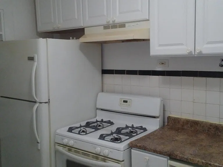8227 Braddock Dr — Photo 2